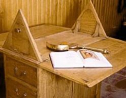 The Windsor saddle horse converts to a Groom's table